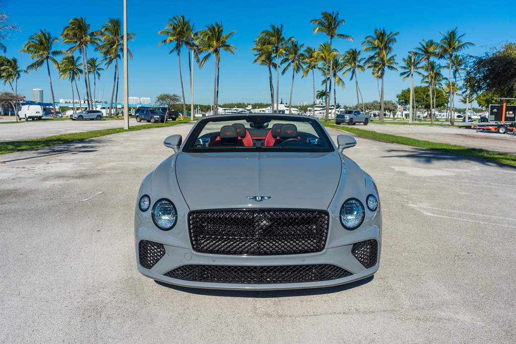 Аренда кабриолета Bentley Continental серого цвета в Майами